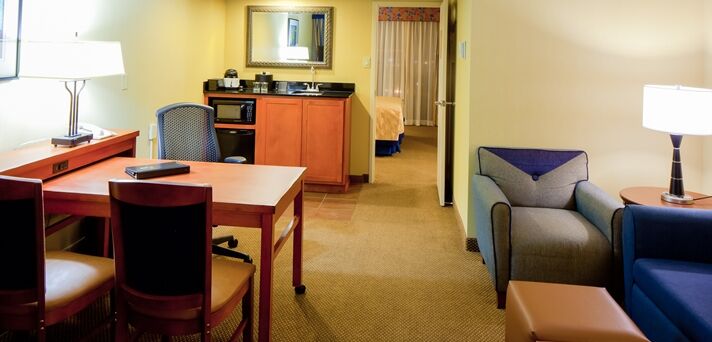 Embassy Suites By Hilton Nw I10 Hotel 3*